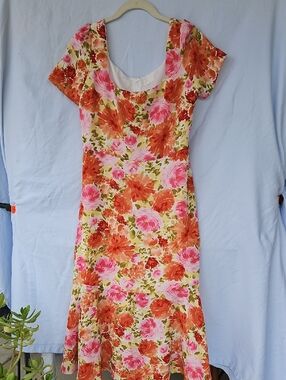 Dee Elly Floral Scoop-Neck Midi Dress in Pink & Orange Size M